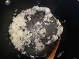 Spenótos, zöldborsós, paradicsomos csirkeragu