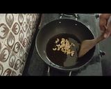 A picture of step 3 of Beetroot halwa.