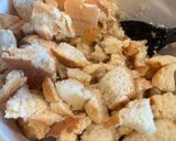 A picture of step 1 of Bánh mì, chuối nướng (Banana Bread Pudding).