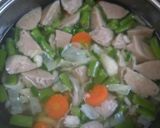 Foto langkah ke 3 dari resep Sup Bakso Daun Kelor.