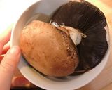 Hình bước làm 2 của món 🌱 Mì Nưa Xào Nấm Mỡ & Lá Cải Bẹ Trắng (Vegan)