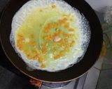 Foto langkah ke 5 dari resep Dadar telor isi sosis.