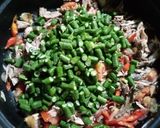 Foto langkah ke 5 dari resep Tumis Bunga Pepaya dan Kacang Panjang.