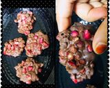 A picture of step 2 of Pomegranate chocolate bites.