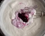 A picture of step 4 of Black currant ice cream.