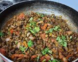 A picture of step 3 of Mumbai juhu beach style butter sprouted green chana masala chaat.