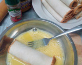 A picture of step 3 of Banana rolled toast.