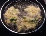 Foto del paso 8 de la receta: Buñuelos de lechuga, cebolla y queso parmesano