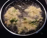 Foto del paso 8 de la receta: Buñuelos de lechuga, cebolla y queso parmesano