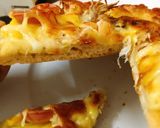 Hình bước làm 4 của món Pizza Dứa xúc xích