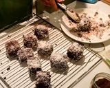 Foto del passaggio 5 della ricetta Lamingtons di Massimiliano