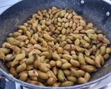 A picture of step 2 of Roasted Green chana popta.
