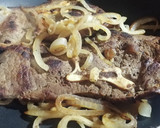 Foto del paso 4 de la receta: Chuleta de Res Encebollada (fácil de hacer)