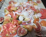 Foto del paso 1 de la receta: Ensalada de tomate con higos