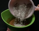 Foto langkah ke 4 dari resep TANPA TERIGU TANPA MIXER TANPA OVEN | CAKE KETAGIH SUPER LEMBUT.
