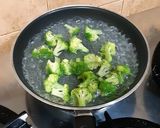 Foto langkah ke 1 dari resep Brokoli Siram ala Mei's Kitchen.