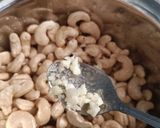 Foto langkah ke 2 dari resep Oven Roasted Cashew Nut Kendari anti gagal.