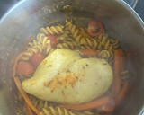 Foto del paso 3 de la receta: Pasta alla cúrcuma con pollo y zanahoria e tomate