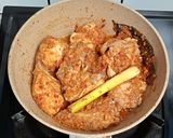 Foto langkah ke 3 dari resep Semur Ayam Pedas.