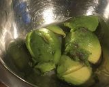 Foto del paso 1 de la receta: Cocina para enamorar: Sopa fría de palta, pepino y coco