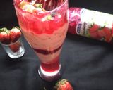 A picture of step 5 of Strawberry falooda.