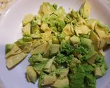 Foto del paso 3 de la receta Aguacates rellenos y polvo de pistachos