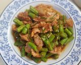รูปขั้นตอนการทำที่ 2 ของ หมูผัดพริกแกง