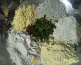 A picture of step 1 of Multigrain Mint Khakhra.