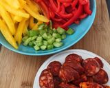 Une image de l'étape 1 de Poêlée de poivrons aux pois chiches et chorizo.