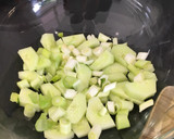 Foto del paso 2 de la receta: Ensalada de pollo, aguacate, pepino y papaya
