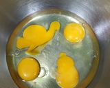 A picture of step 1 of Mango crêpe cake.
