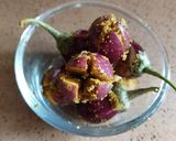 A picture of step 3 of Bharwa Masala Baingan.