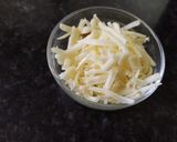 A picture of step 2 of Chilli cheese toast.
