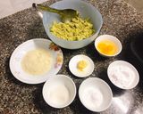 Hình bước làm 1 của món Khoai lang nhào bột chiên xù