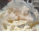 Foto del passaggio 1 della ricetta Fluffy 🥞 con ricotta e uvetta passa