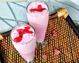 स्ट्रॉबेरी शेक (Strawberry Shake recipe in Hindi) रेसिपी चरण 3 फोटो