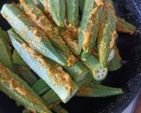 भरवा भिंडी (bharwa bhindi recipe in Hindi) रेसिपी चरण 5 फोटो