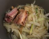 A picture of step 5 of Braised Pork Ribs with Onions.