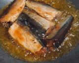Gambar langkah 2 resipi Sardin Goreng.