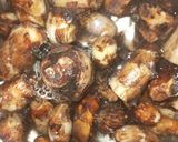 A picture of step 1 of Spicy calocasia dish.
