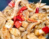 Hình bước làm 2 của món Đồ Lòng Bò Xào Rau Răm Ngũ Vị Hương