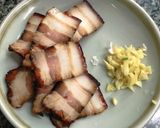 รูปขั้นตอนการทำที่ 1 ของ หมูน้ำค้างผัดกะหล่ำปลี