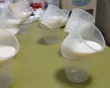 Foto langkah ke 3 dari resep 42. Puding Merah Putih (Puding Lapis Strawberry Susu).