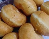 Foto langkah ke 7 dari resep Donat kentang tabur gula halus.