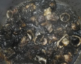 Foto del paso 2 de la receta: Arroz negro con pescado y champiñones