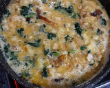 Foto del paso 7 de la receta: ☆Tortilla de patatas con puerro y espinacas