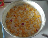 Foto del paso 1 de la receta: Kuchen de yogurth y tutufruti light con harina integral y mermelada de mora light