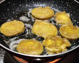 A picture of step 6 of Egg pakodas.