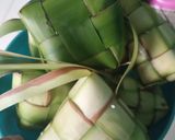 Foto langkah ke 2 dari resep Ketupat Janur.