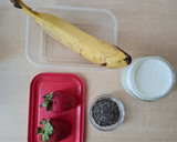 Foto del paso 1 de la receta: Smoothie, lassi, licuado de banana y frutilla con base de yogurt